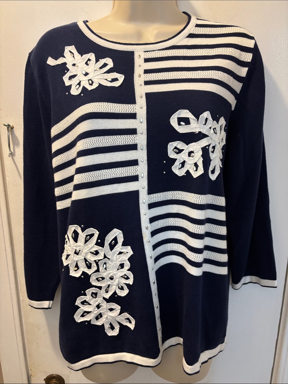 Alfred Dunner Medium Navy white Striped Appliqué Rhinestone Sweater 26-470